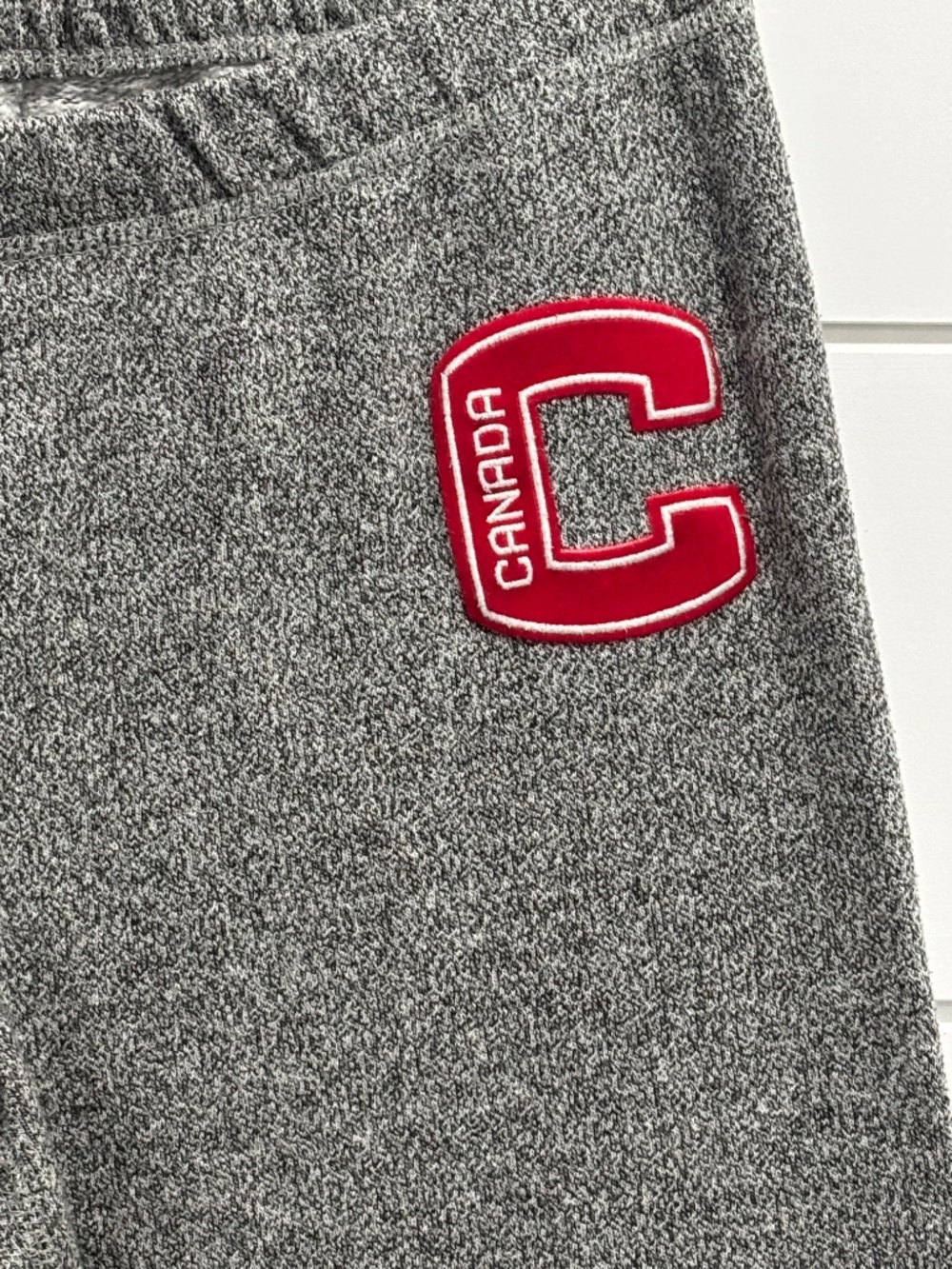 Roots salt and pepper crop sweatpants with embroidered appliqués size M - Picture 2 of 13